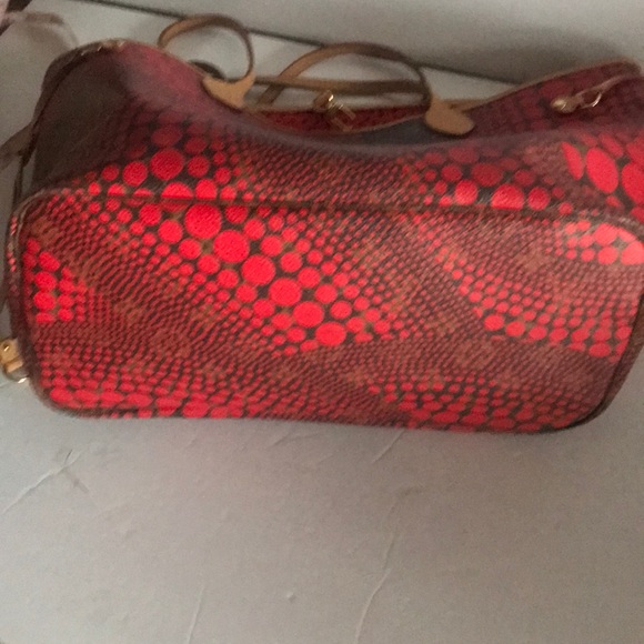 RARE💝collectible Louis Vuitton never full bag - Picture 3 of 3